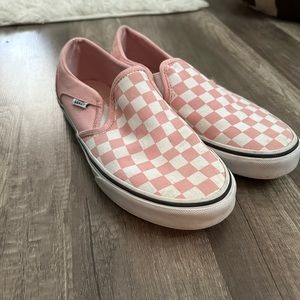 I only wore them once has a little bit of dirt on the tip of it